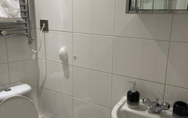 Modern 1 Bed Apartment