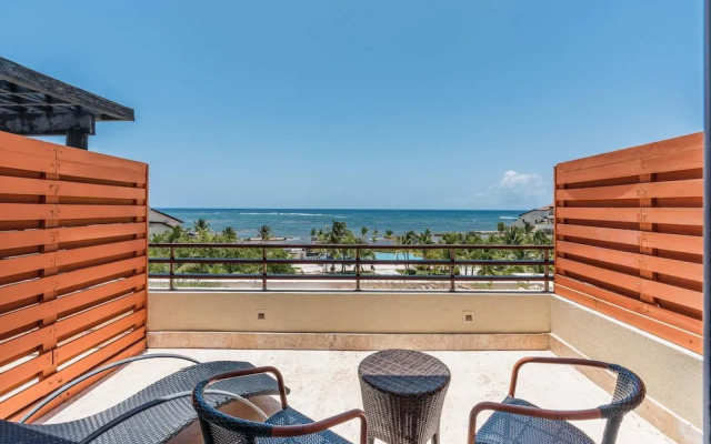 Beachfront w Jacuzzi Sotogrande at Cap Cana