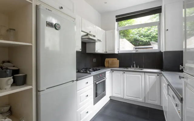 Cathcart Road IV by Onefinestay