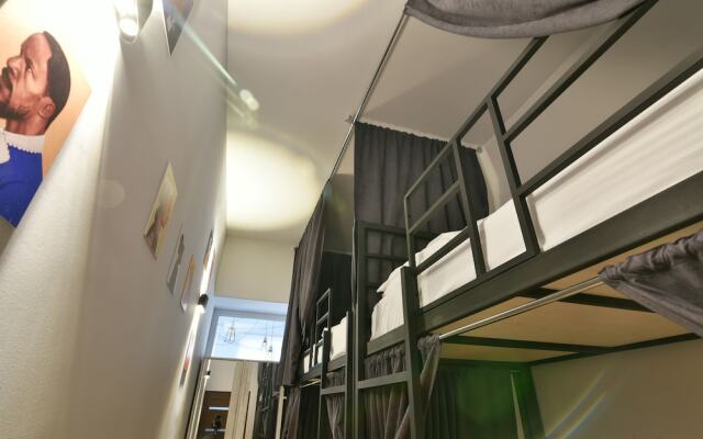 UPstairs Apart - Hostel