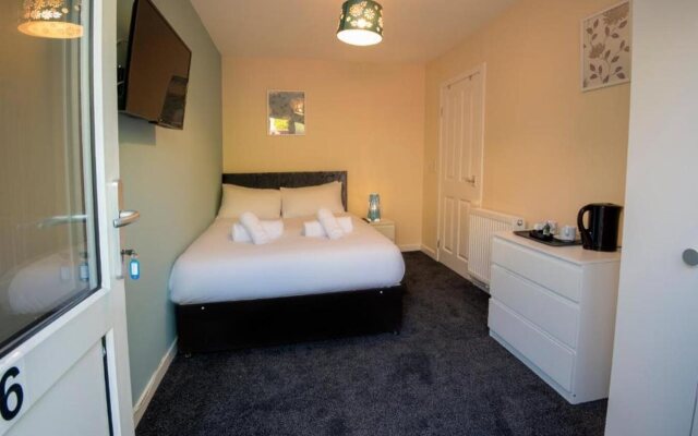 Irvine Riverside Guesthouse by Payman Club