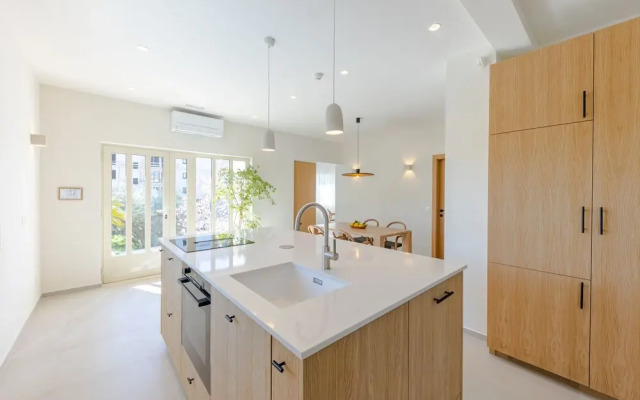 The Olive Poolhouse