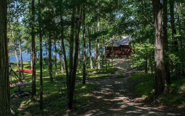 Fifth Lake Cottages