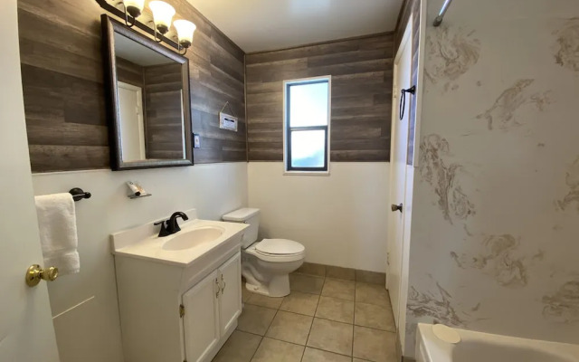 1 or 3 Bedroom Apartment with Full Kitchen