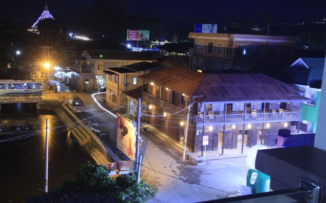 Hardwood Lodge - Hostel