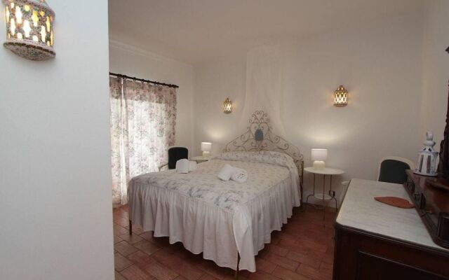 Beautiful Villa in Praia da Salema max 6 People