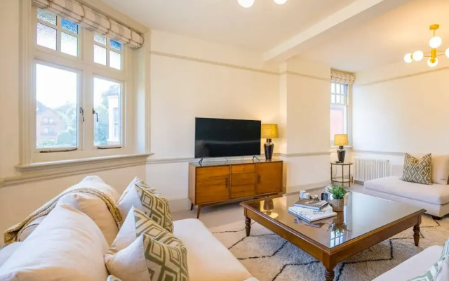 Dragon Court - 3 Beds Office Terrace Garden