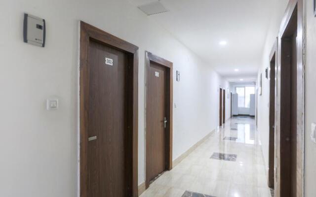Capital O 64120 Hotel Noida Suites