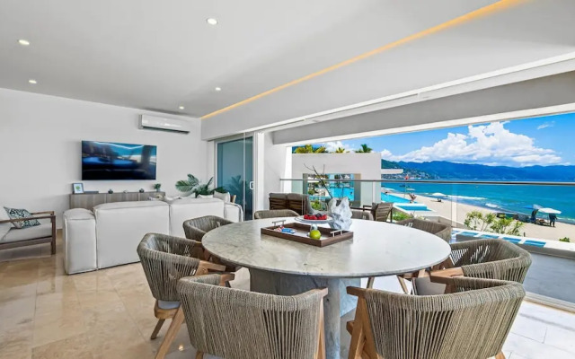 3BR with Private Pool on the Ocean