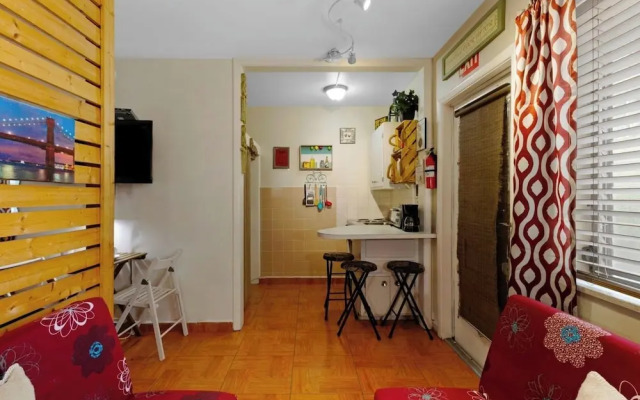 1BR Pet-friendly Studio Parking & Backyard BBQ