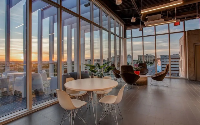Hotel Revel
