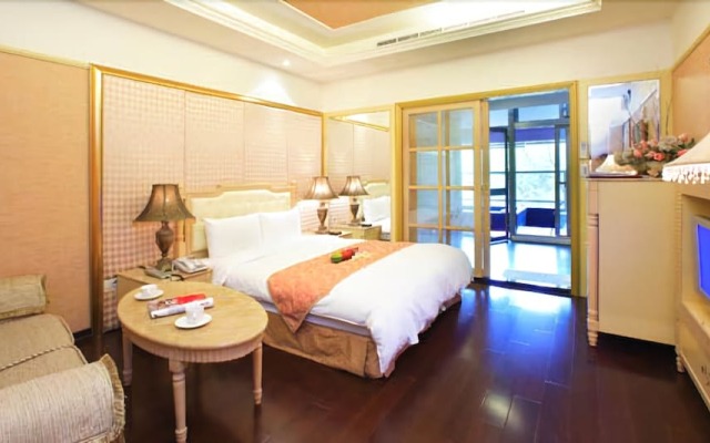 Li Chih Thanl Thuei Hot Spring & Resort