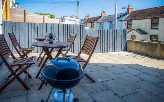 Ivy Cellar - 1 Bedroom Apartment - Tenby