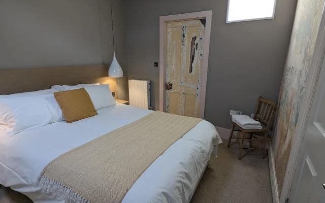 Spacious Penthouse Apartment in Merthyr Tydfil