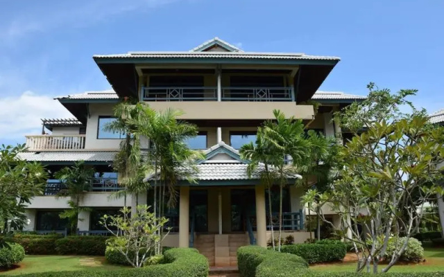 Phi Phi Island Cabana Hotel