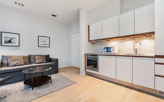 Newly Redecorated 1 Bedroom
