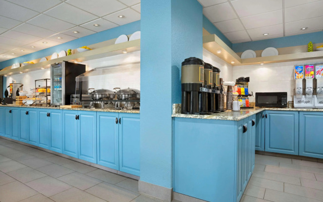 Country Inn & Suites by Radisson, Charlotte University Place, NC