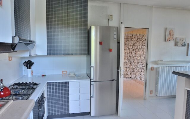 Villa Dismero With Pool