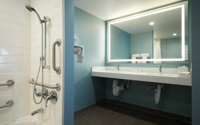 Courtyard by Marriott Dallas Addison/Quorum Drive