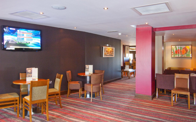 Premier Inn London Gatwick Manor Royal