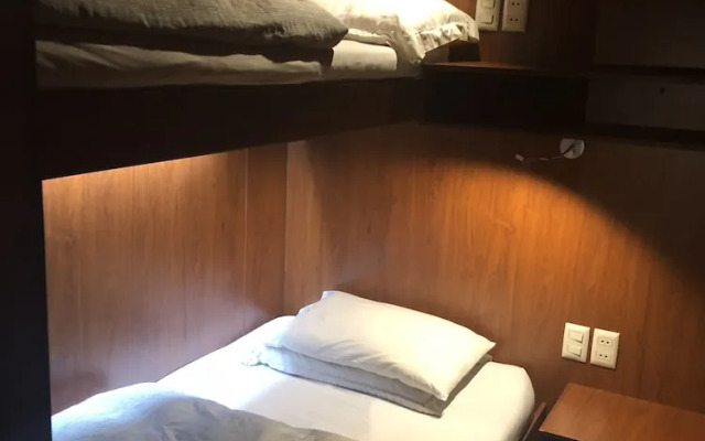 Onkel Inn Airport Sleepbox