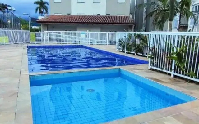 Apartamento com piscina e churrasqueira em Ubatuba