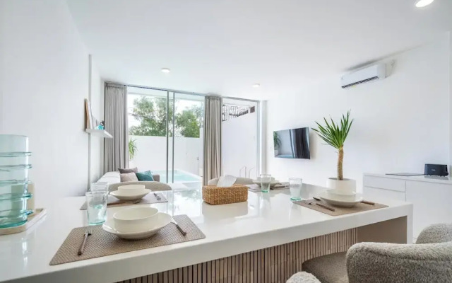 Dreamland Villa with Pool 3 min to Beach