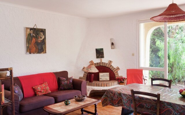 Cosy Holiday Home in CargÃ¨se Corse-du-Sud near Sea