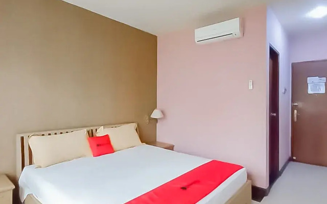 RedDoorz Premium @ Hotel Green Wattana Sentul