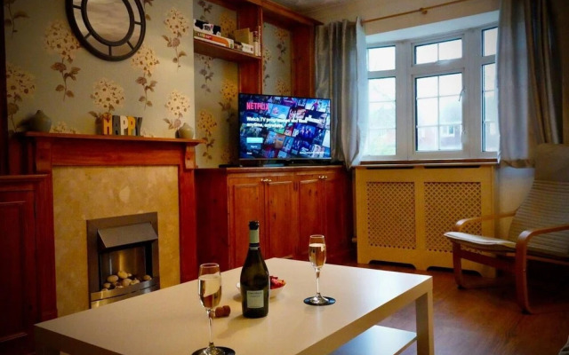 Captivating 4-bed House in Milton Keynes