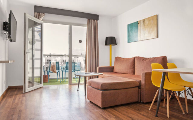 Plaza Palmeras Hotel