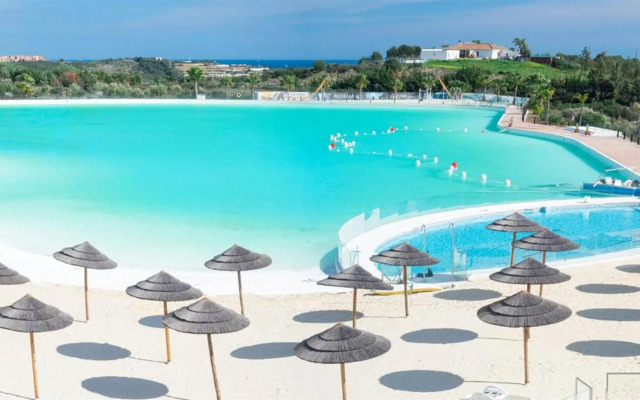 2152-Modern apt with private beach