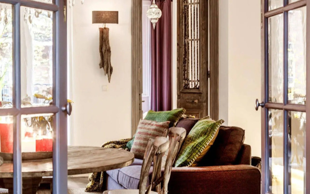 Livia's Hideaway: Elegant Canal