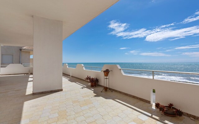 Pleasant Holiday Home in Donnalucata near Spiaggia Micenci