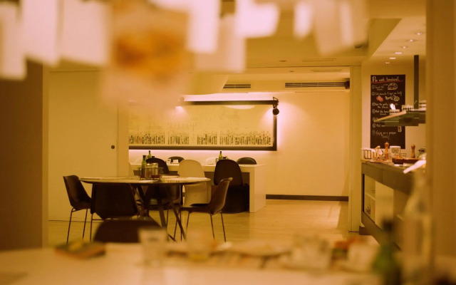 Pol & Grace Hotel