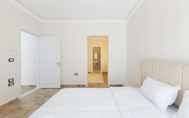 Upper Duplex 3BR in Eastown Sodic