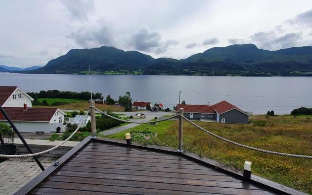 Kvernesfjorden Apartments