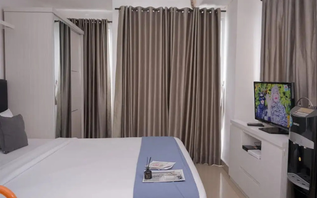 Comfortable and Warm Studio at Poris 88 Apartment