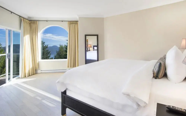 Villa Eyrie Resort