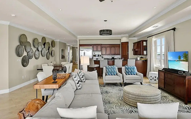 Luxury Penthouse Condo With 360 Oceanviews