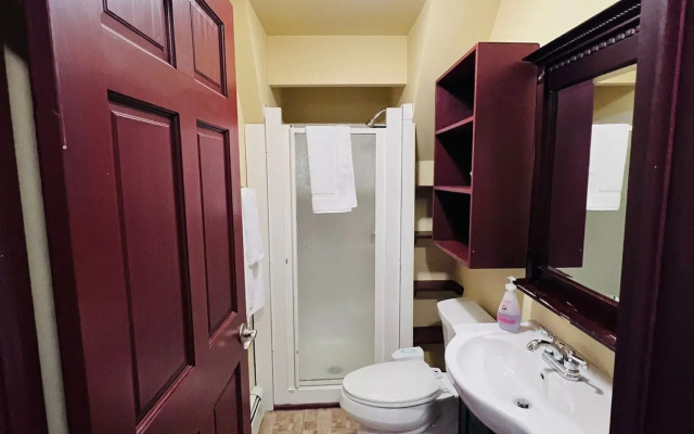 Harbourview Inn & Suites