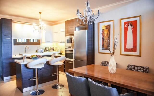 Ninos Luxury Apartment