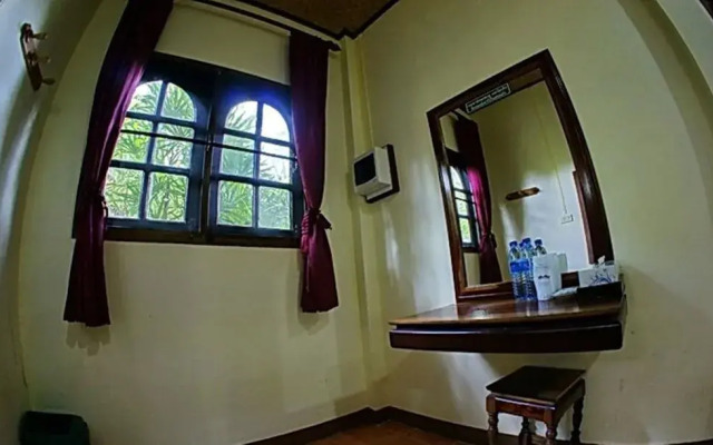 OYO 75353 Loy Chalet Resort