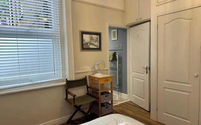 Stunning 1-bed Flat W/seaview, Garden Pet Friendly