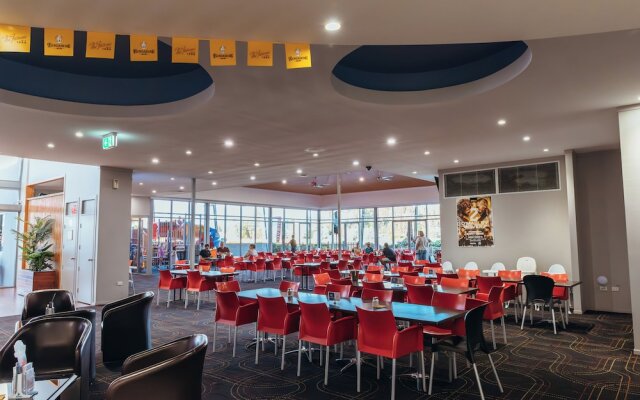 Mayfair Motel Emerald