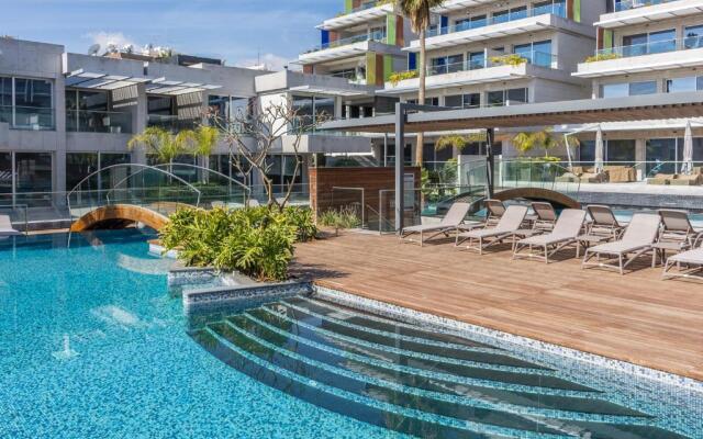 Carmencita Studio B14 with pool & gym