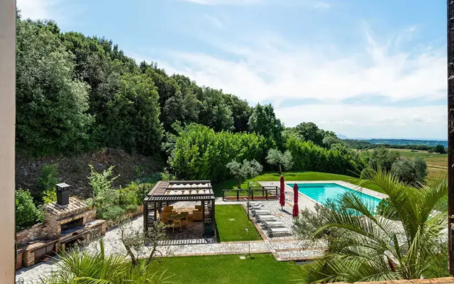 Luxury, Modern Apartment With Pool and Stunning Views
