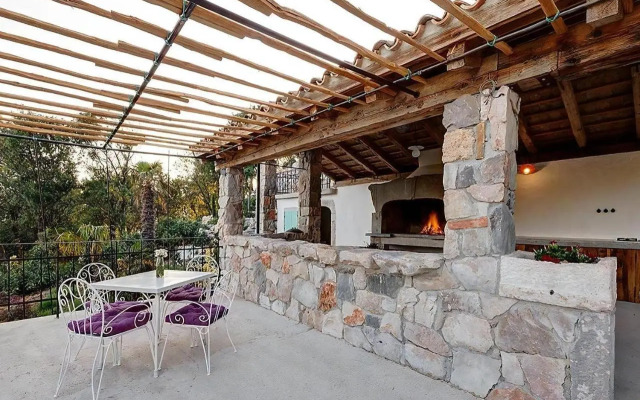 Mirabilis House