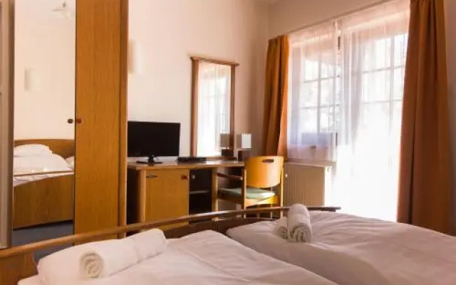 M1 Szekér Csárda Hotel és Étterem