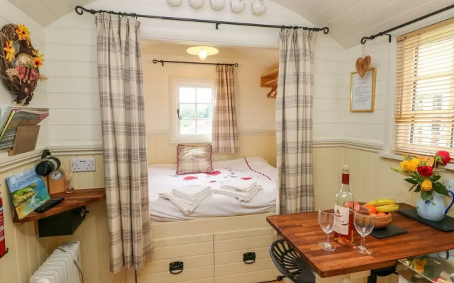 Shepherds Hut - The Crook